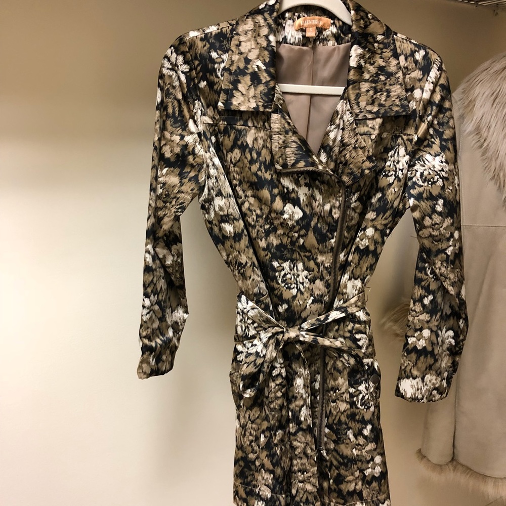 Ellen Tracy Belted Jacket Abstract pattern size S